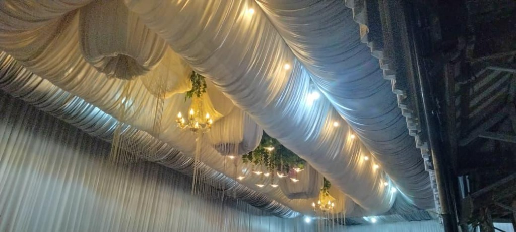 Dekorasi Plafon Tenda